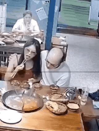 别人向往大海，她偏爱地中海[捂脸][捂脸]