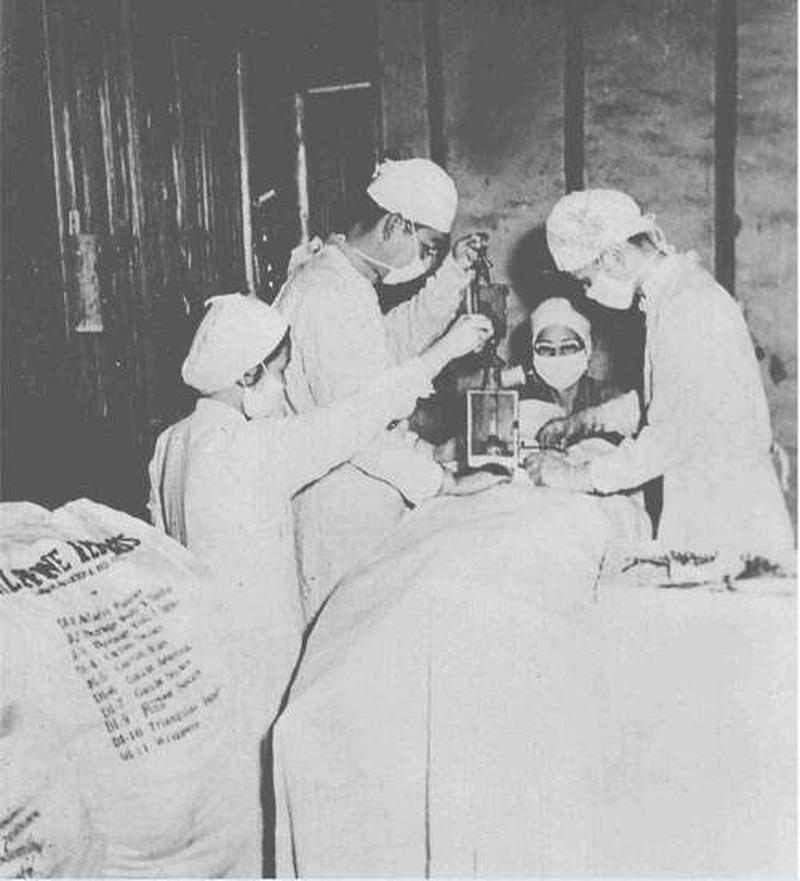 小腹中弹，血流不止，大常村的私人诊所救得了他，却没法救到底。

1940年冬，太