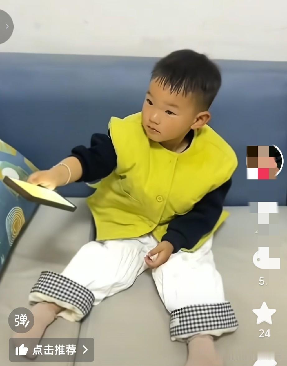 失踪男孩的小姨说，孩子走丢前和邻居奶奶在玩，那个奶奶在铲芝麻，孩子也想要铲，那个