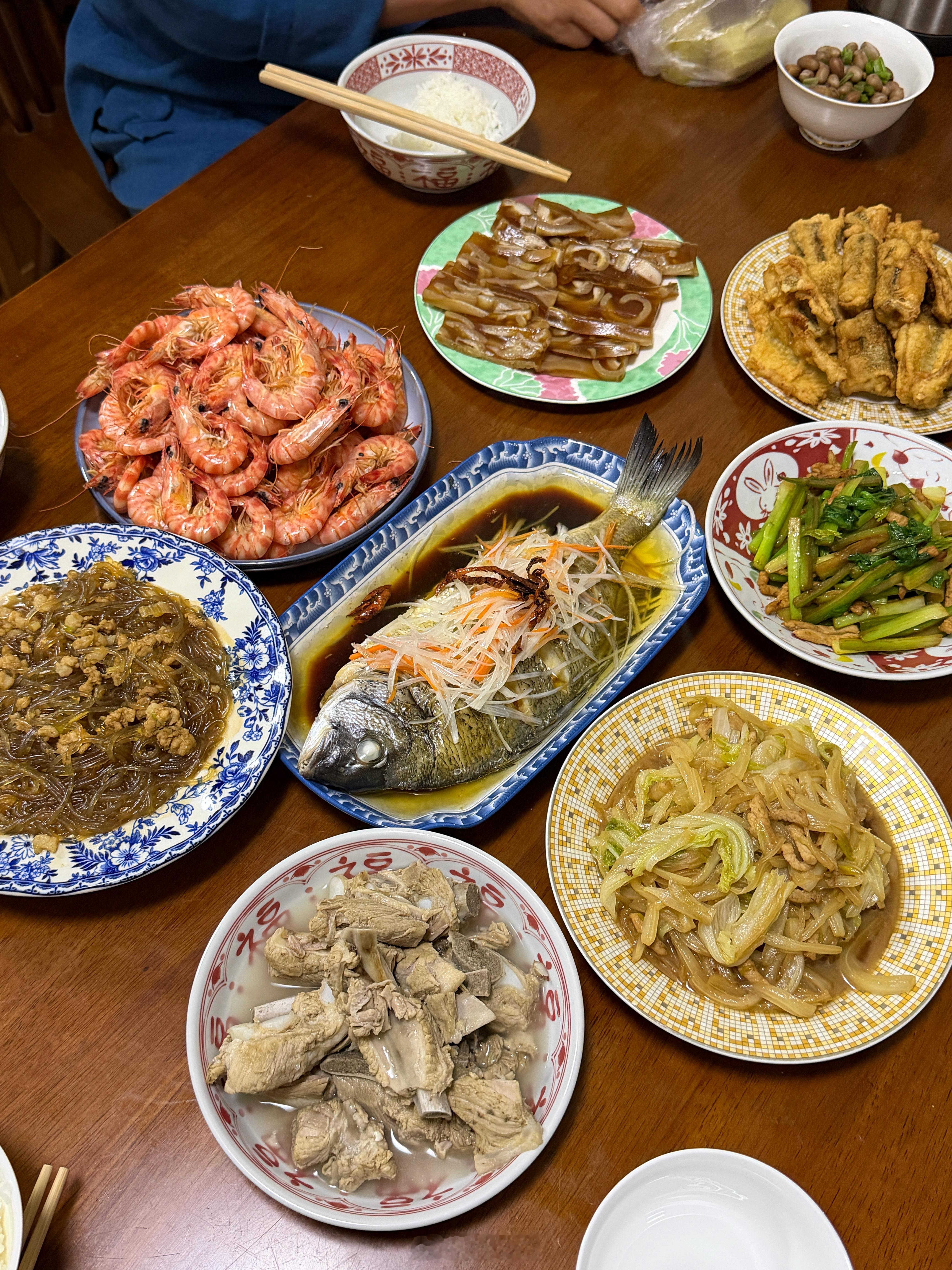 周末吃了两顿我爸牌晚餐，满血复活了！我爸爸做的这个蚂蚁上树和羊血炒肉真的无敌