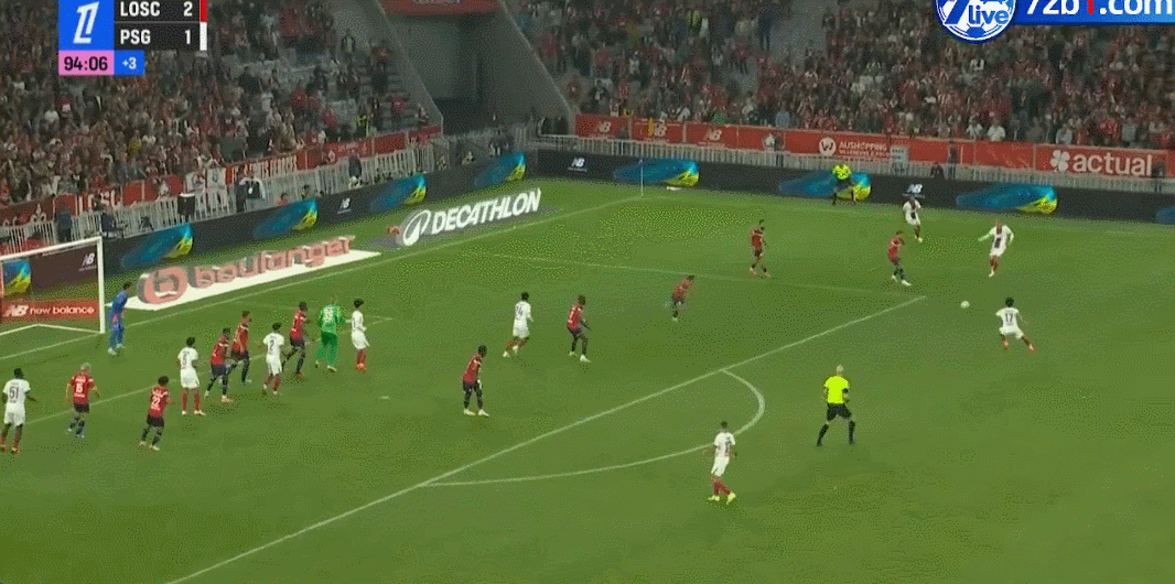GOAL！！！！维蒂尼亚传中，马基头球破门！！！巴黎2比2扳平比分！巴黎圣日耳曼