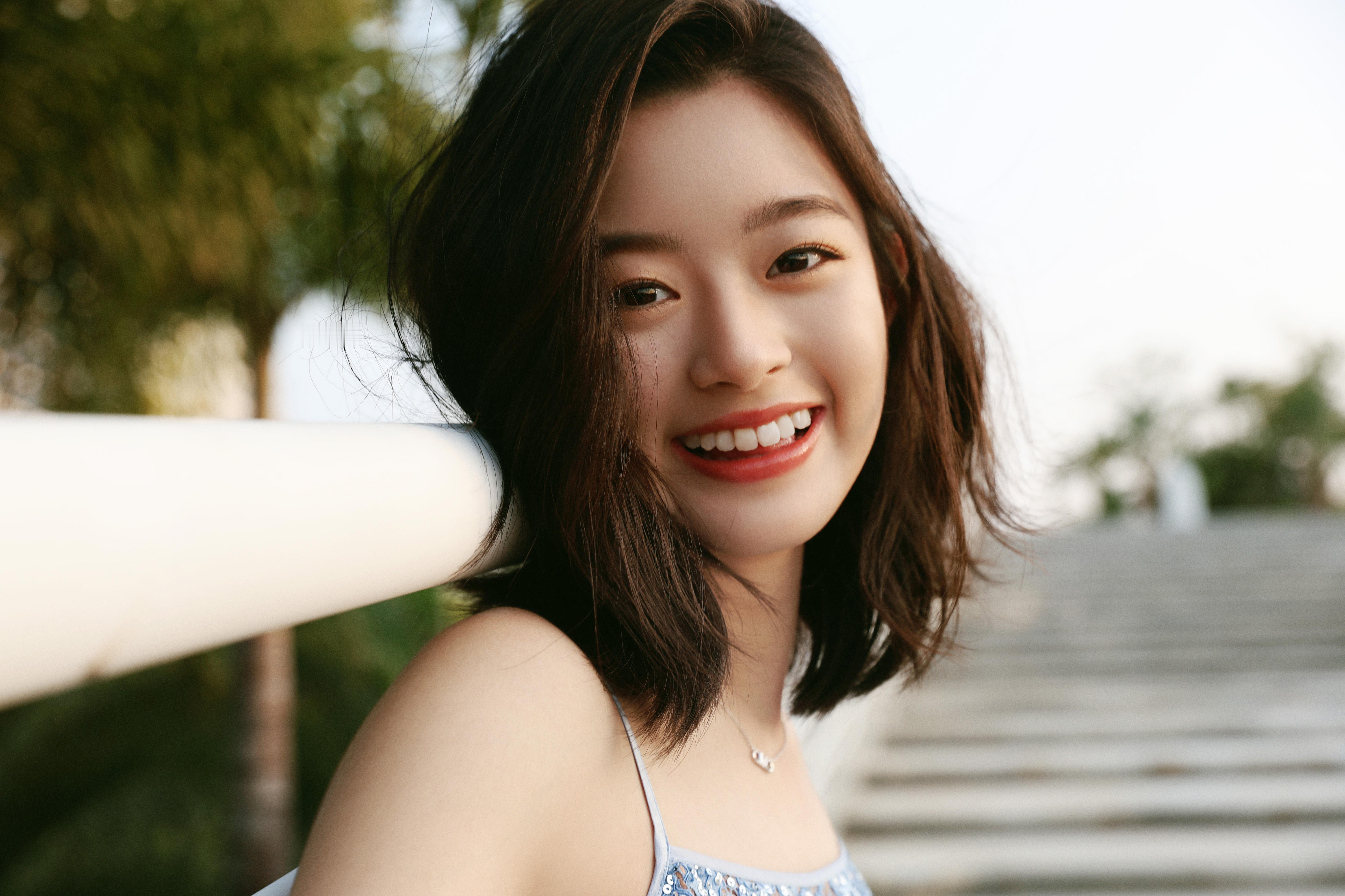黄杨钿甜 ✨✨少女逆光而来，不负光影浪漫 