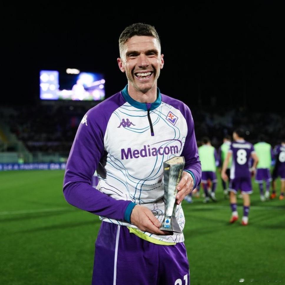 意甲方面 佛罗伦萨战胜了拉齐奥科莫3比4国际米兰ac米兰0比3乌迪内斯热点现场 