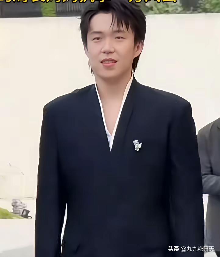 古语云：大隐隐于市；现如今，大隐隐于网友也！看这位网友的留言，真让人大呼过瘾！