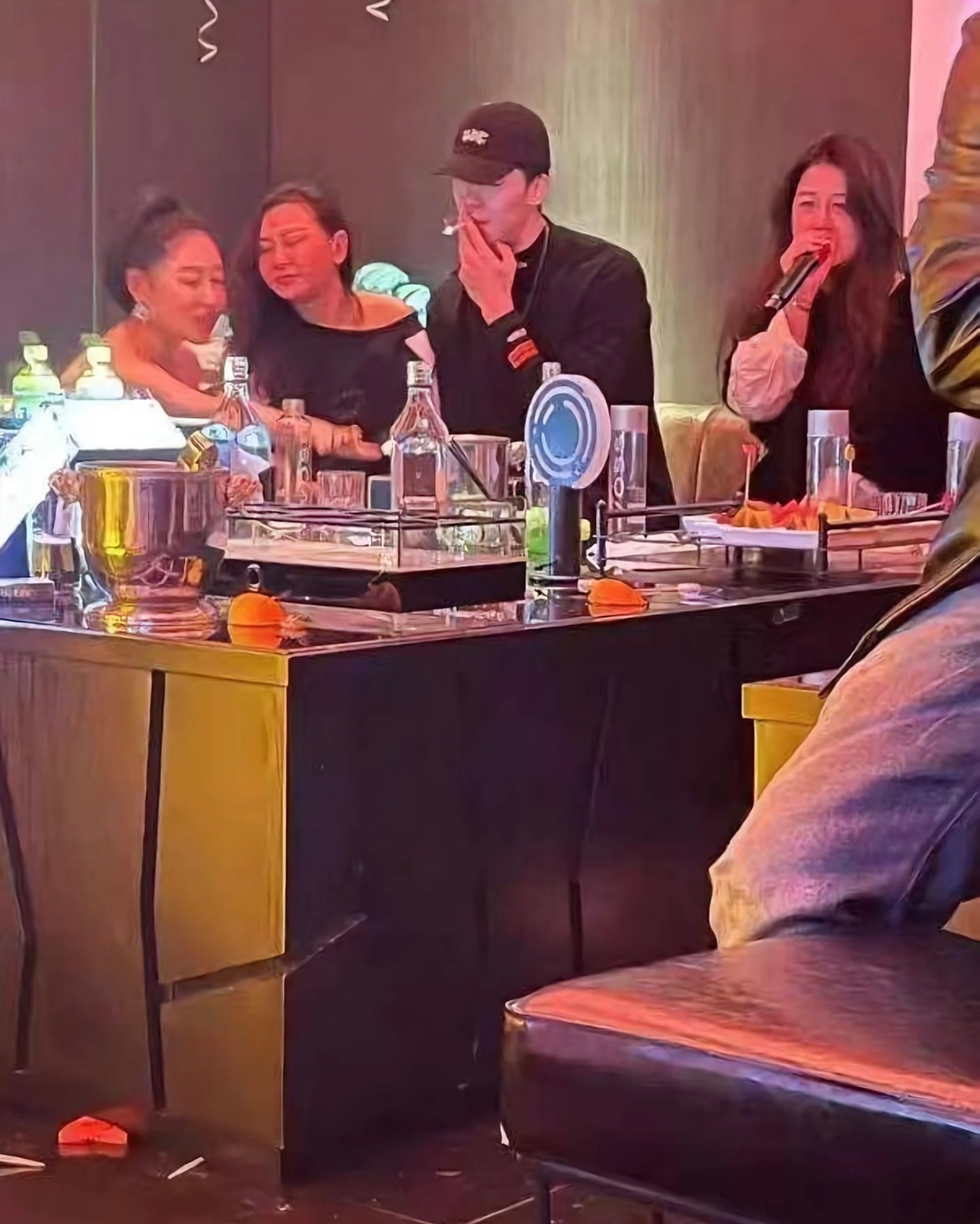 CBA是不景气了，球员下班还得兼职郭昊文