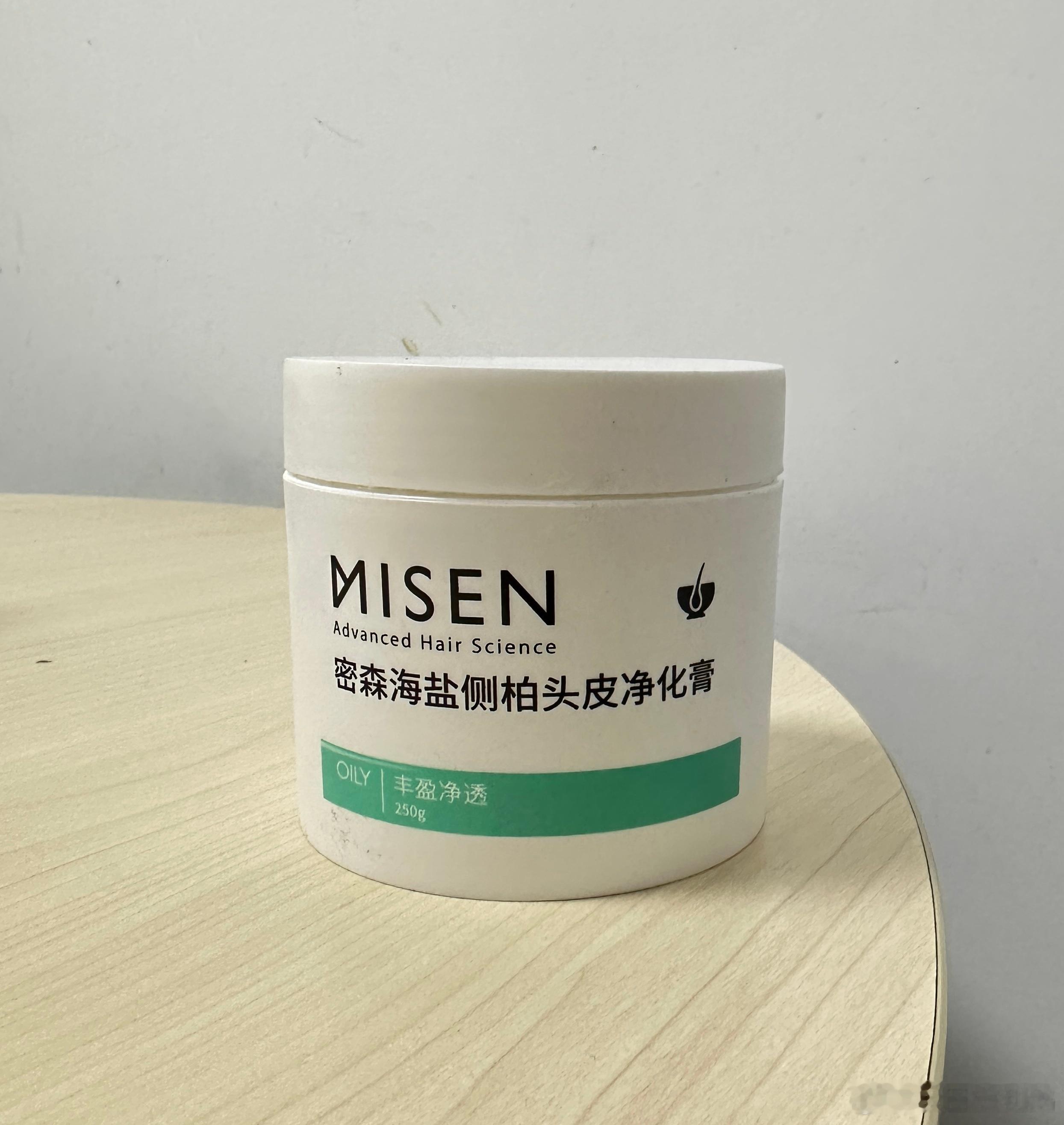 大油头表示比洗发水洗得干净，而且头发很蓬，一天都没塌下来 ​​​