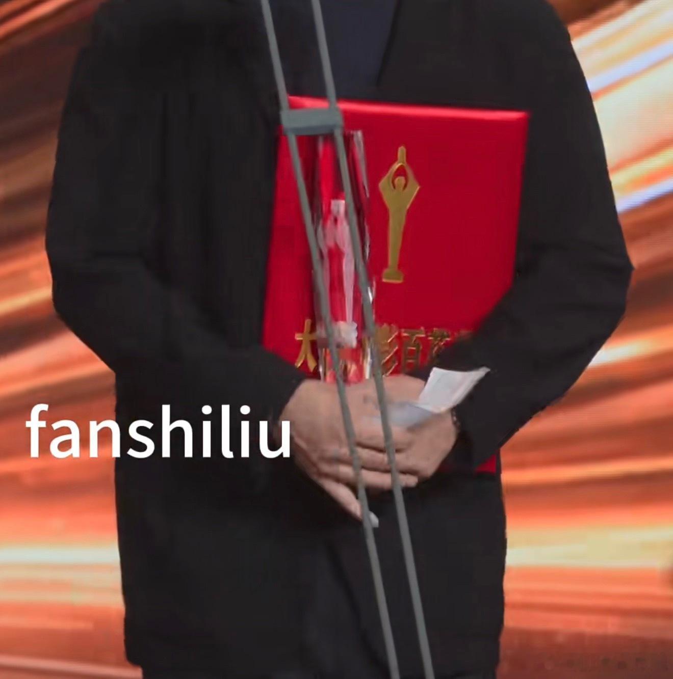属于演员刘耀文的百花奖证书和奖杯永远珍藏刘耀文的获奖感言大家好我是演员刘耀文。 