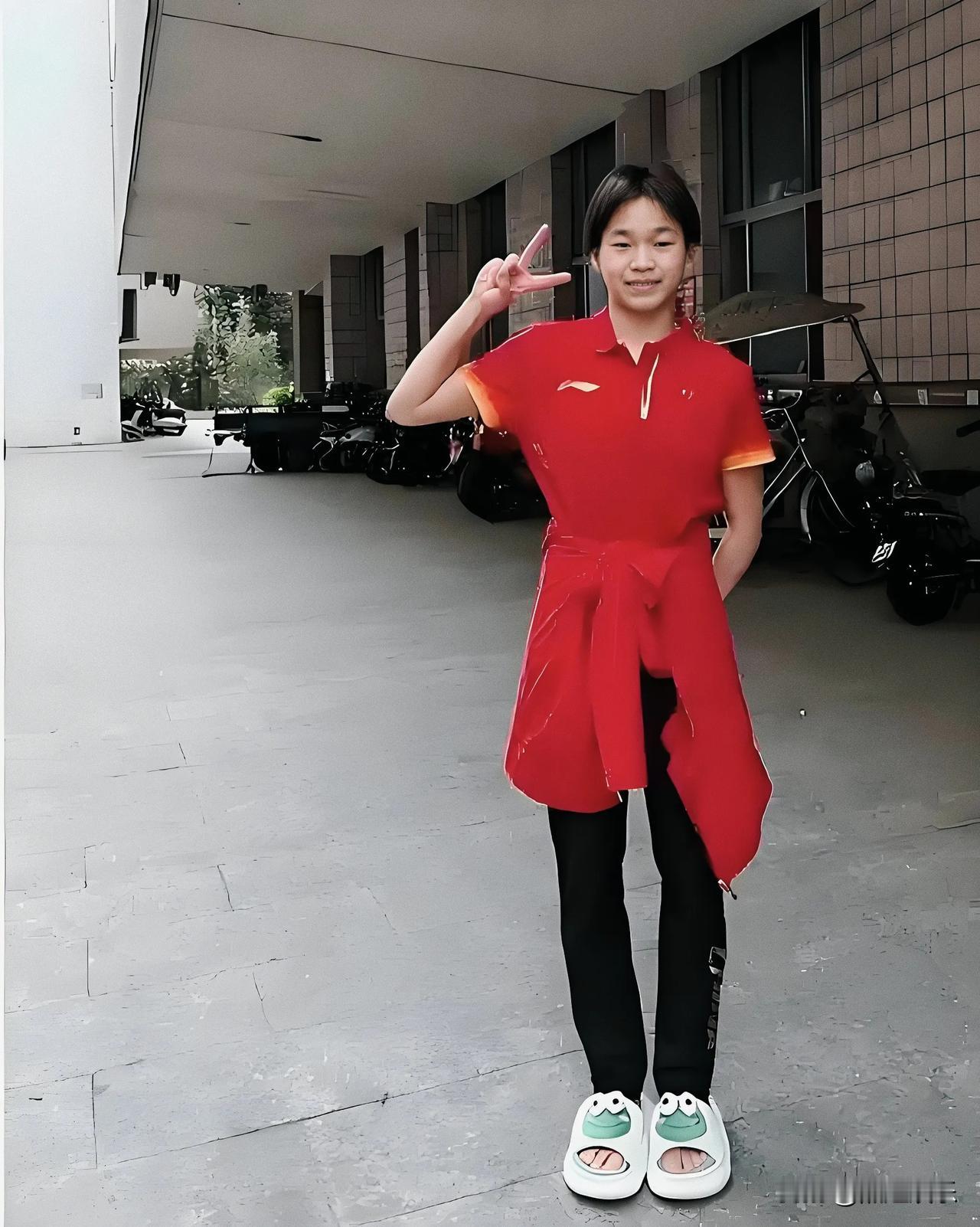 全红婵发胖受多方面因素影响，应被理解包容。
生理上，18岁的她处于身体发育期，激