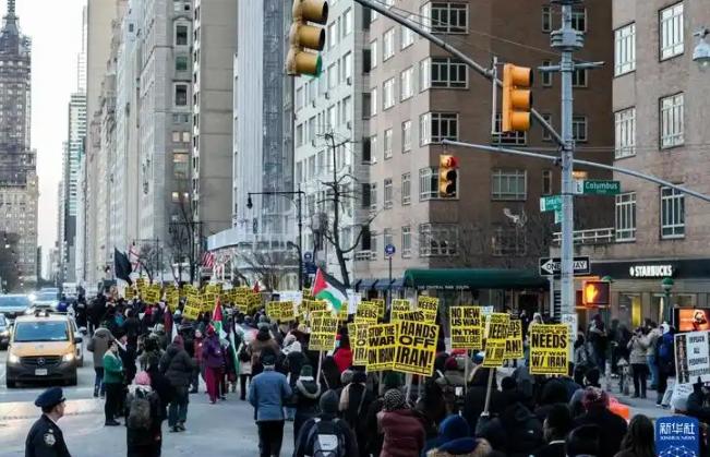 拜登用了4年，把美国从“病危”拉回“重症监护”；特朗普只用一年，直接拔管、再捅几