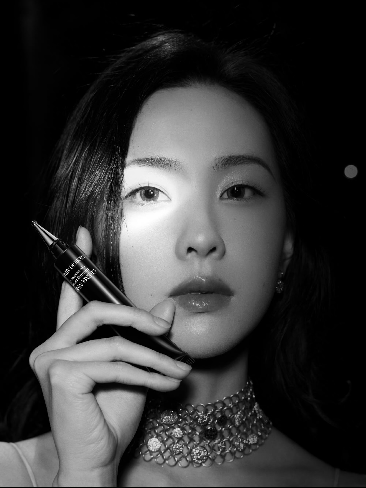 #GQ群星眼眸大片# 眼神满是戏，那尔那茜在其中很意外地独具野性，易烊千玺也是一