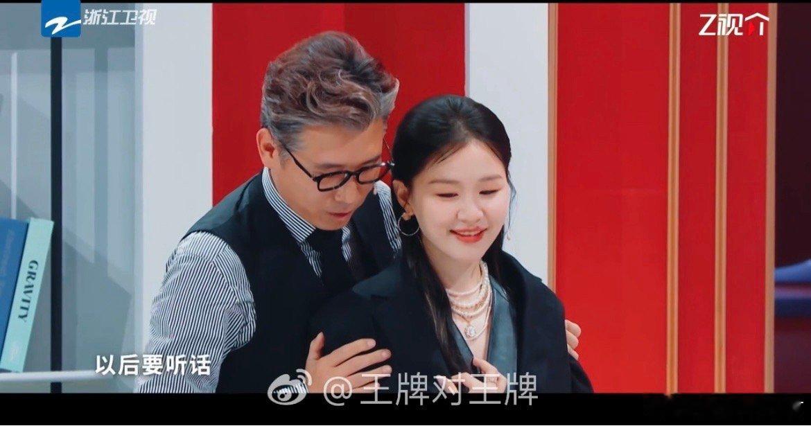 李乃文 强制爱王牌对王牌 李乃文霸总强制爱惊艳全场！梳背头拄伞走出来瞬间老钱风拉