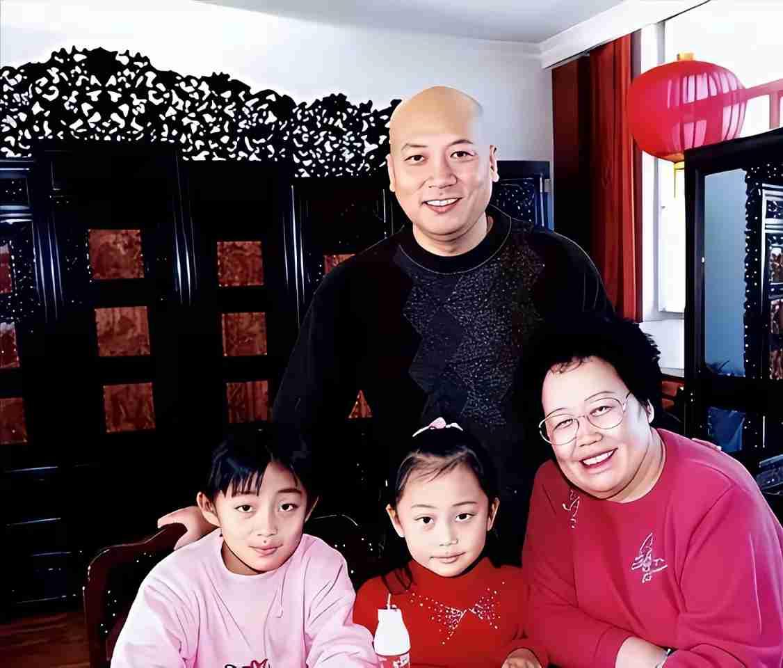 这种认为迟重瑞没有自己的孩子是因为家庭地位不高的观点，其实是有些片面啦。
 
迟