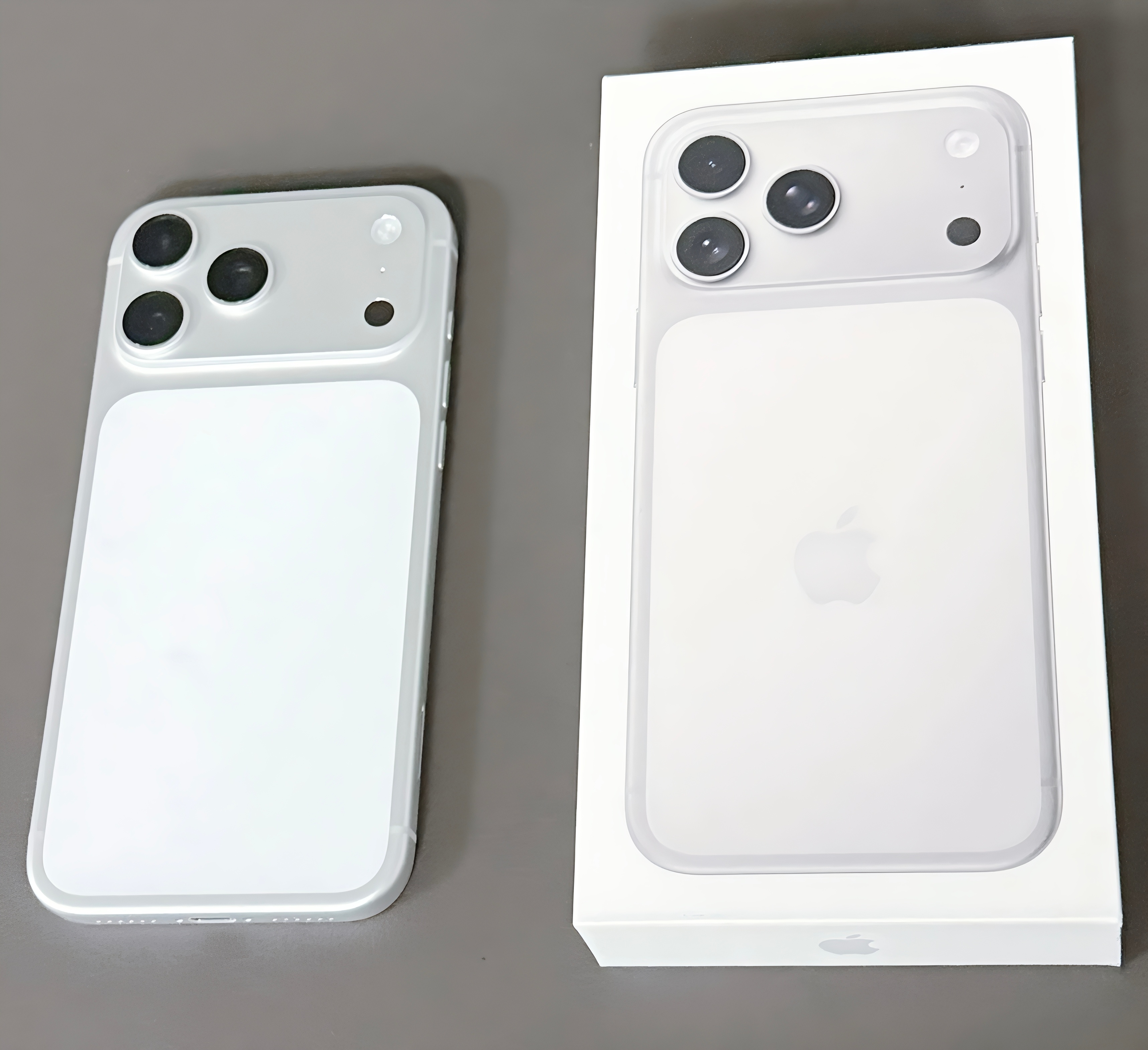 大家觉得iPhone17PM系列的双拼色如何，国内迭代新机也会有类似方案。[污]