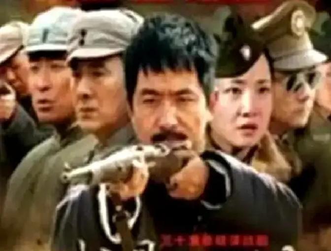 张若昀新剧《孤舟》刚播两集就爆了。
东方卫视黄金档，豆瓣
1，热搜直接挂前三。