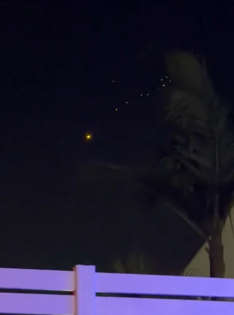 【伊美停火，#以色列大规模袭击伊朗重工业目标#】当地时间4月8日凌晨，据以色列空