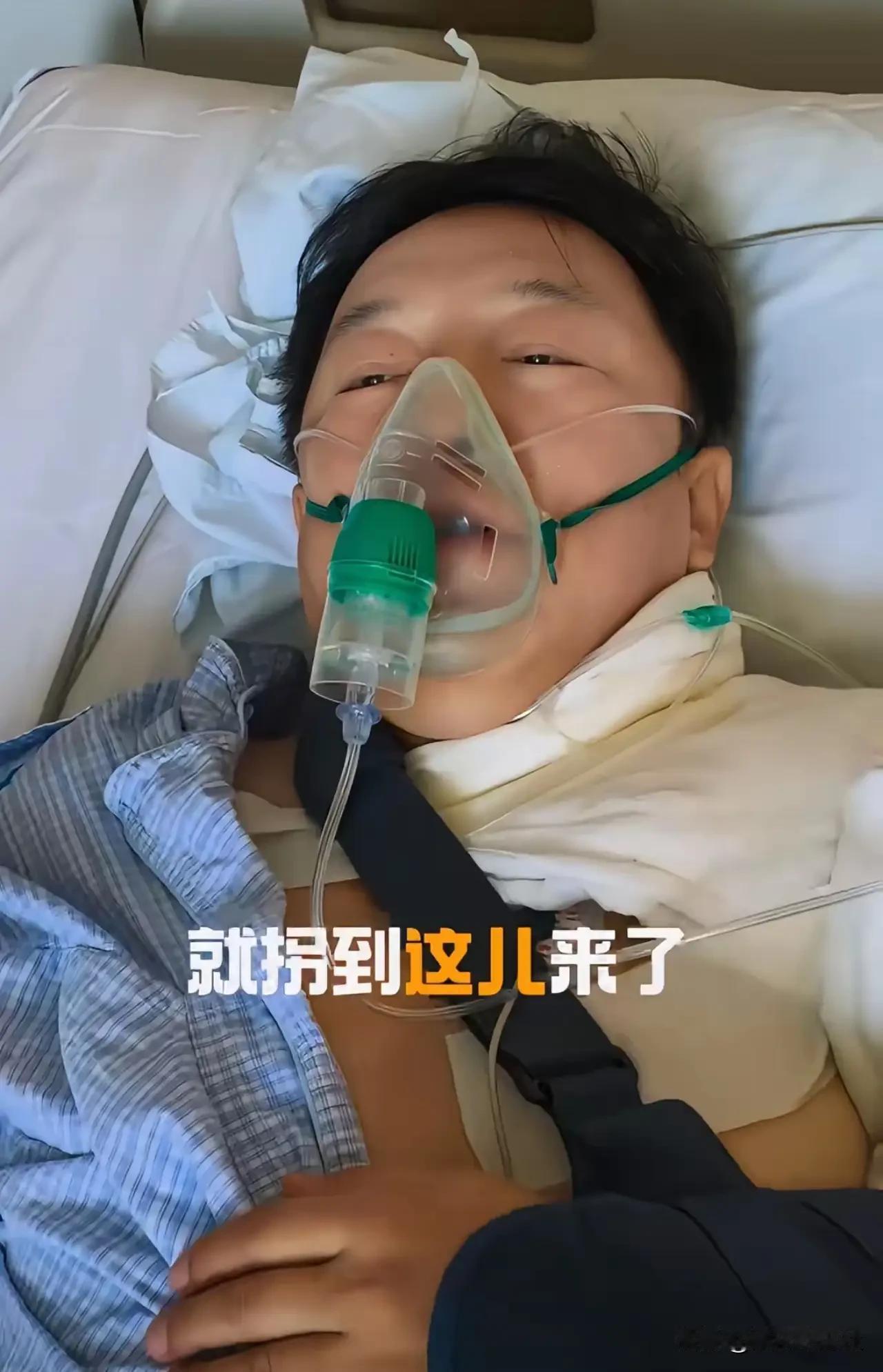 1个细节被忽略！黄渤带伤看演唱会，背后满是通透
 
谁能想到演唱会拄拐现身的黄渤