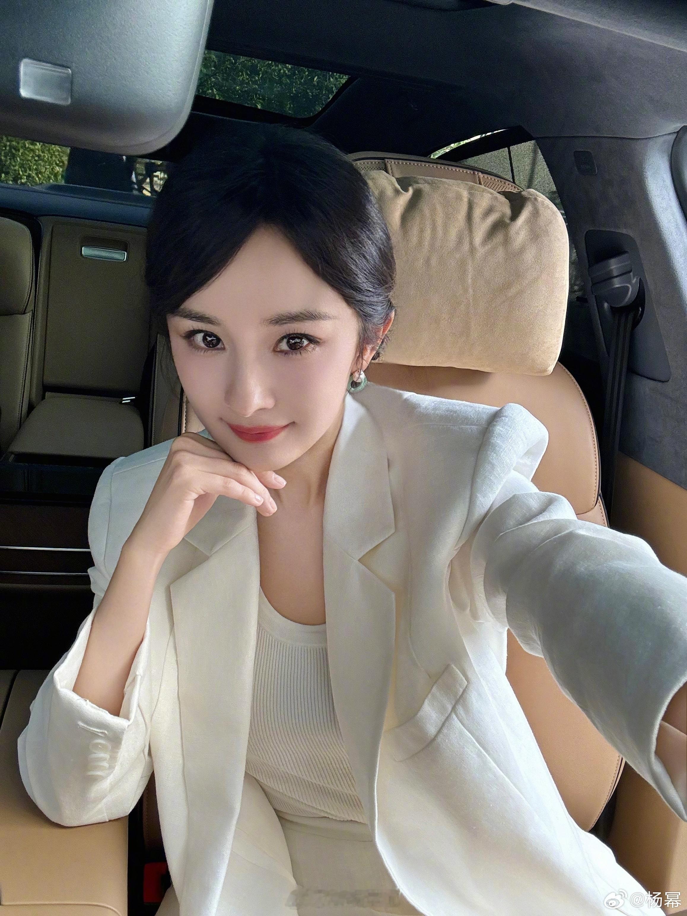#杨幂纯白OL风##杨幂allwhite女霸总#谁不爱这样的杨幂？allwhit