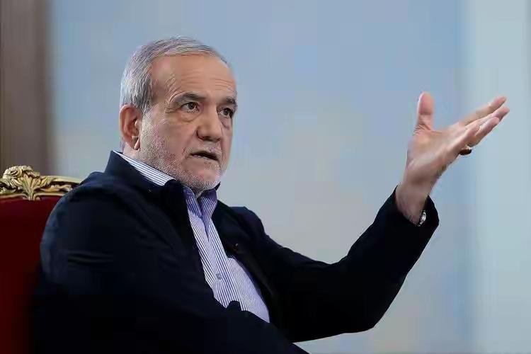 不等美军了，哈梅内伊率先行动，连抓多名高官，他已做好最坏打算