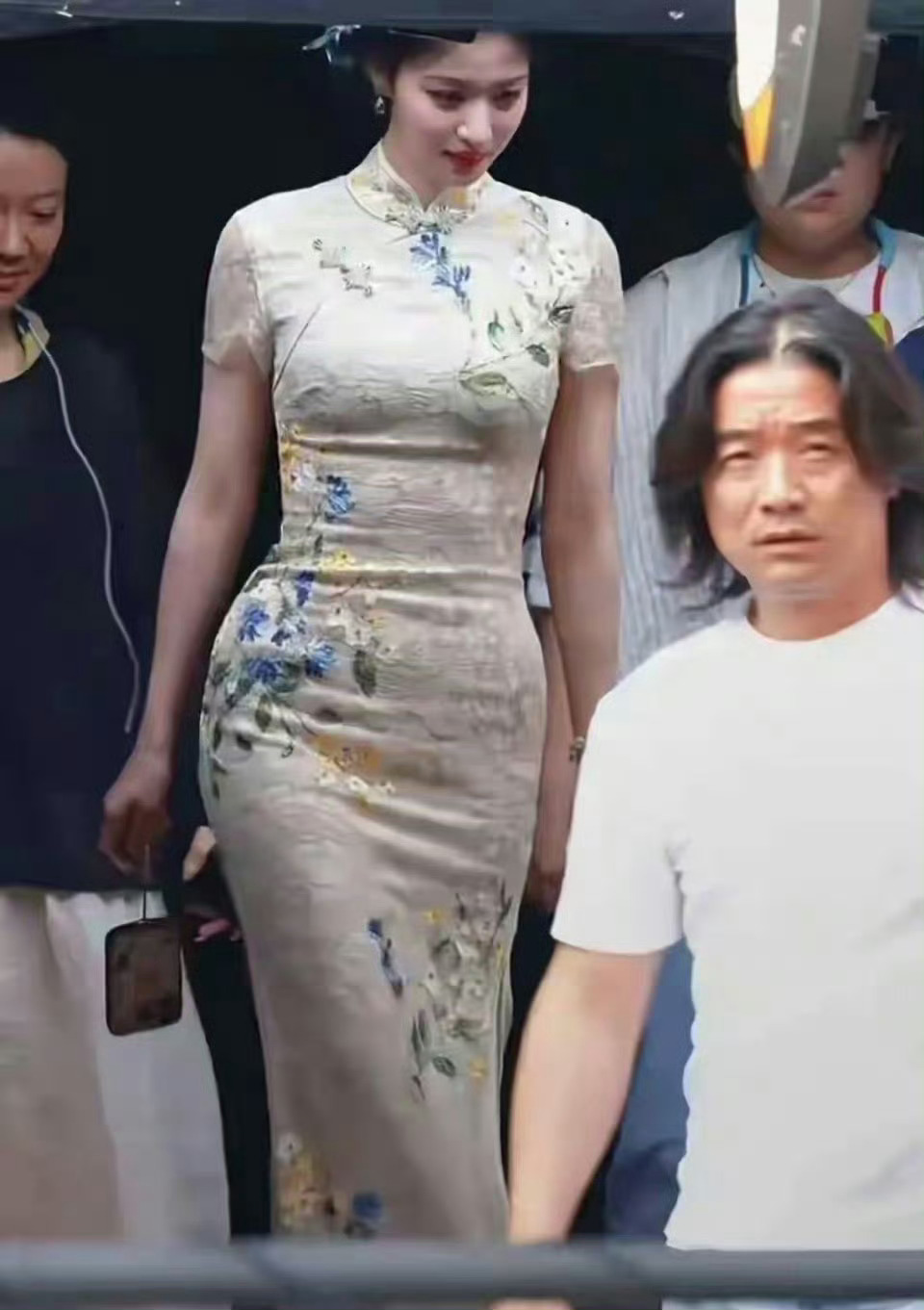 王楚然逆天腰臀比！！ ​​​