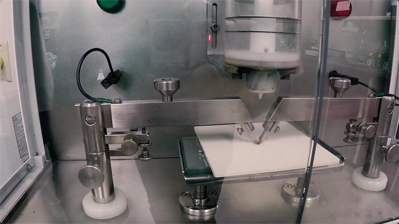 电动车工艺里面有个概念叫材料CTI，非常重要，尤其是现在电压越来越高的情况下，C