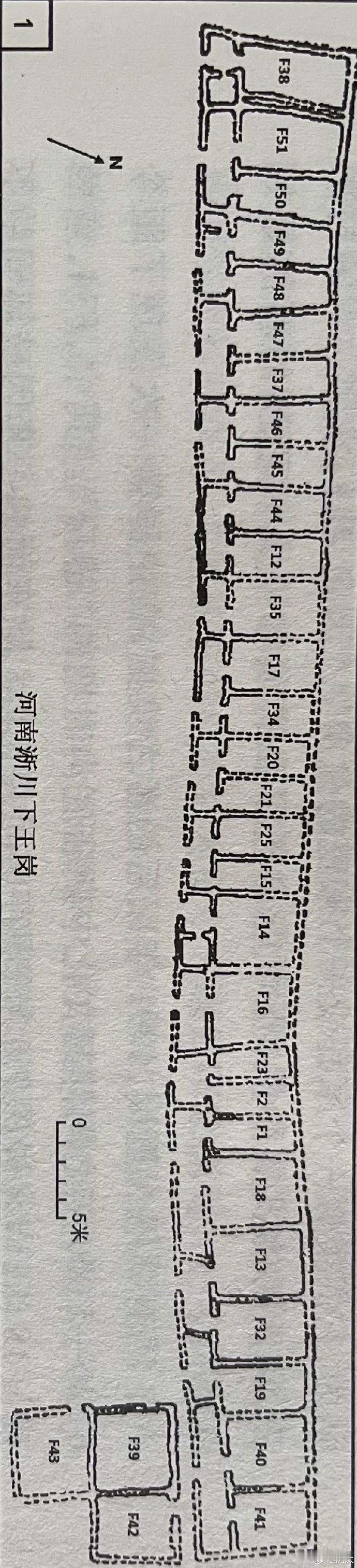 联排，5000年前仰韶晚期的集体宿舍。 

河南淅川下王岗遗址发现的原始社会民居