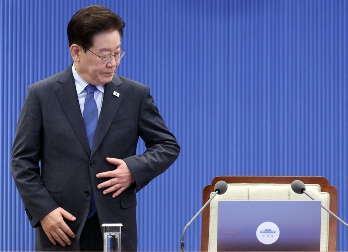 结束韩国70多年的屈辱？李在明拒绝向美国低头
 
李在明在青瓦台记者会上向全国表