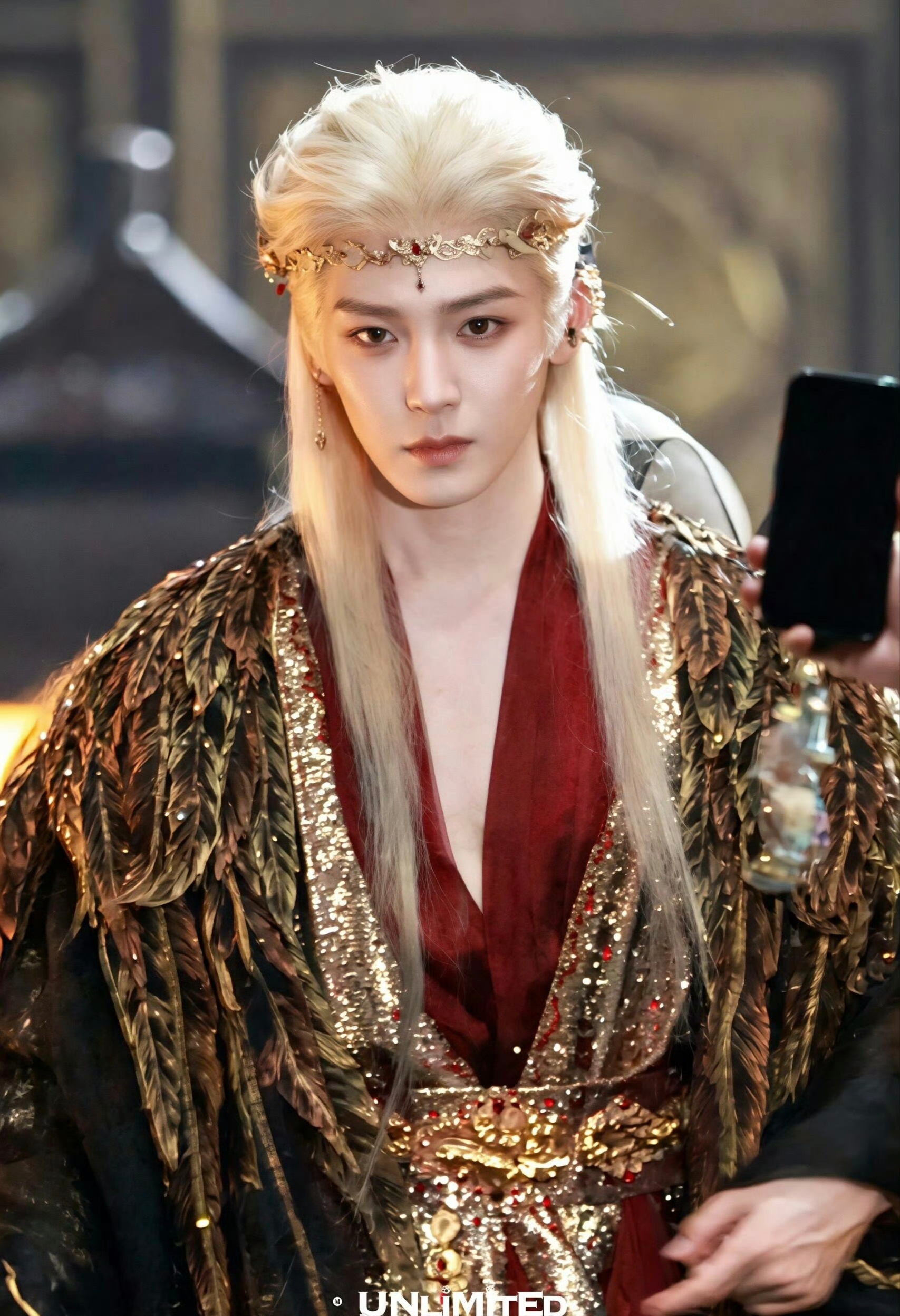 侯明昊客串《百妖谱》路透，太神了这张脸[拜托] ​​​