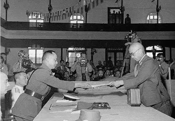 日本民众呼吁向中国道歉，说明日本仍有部分民众清醒，不像日本政府忘图篡改否认侵略历