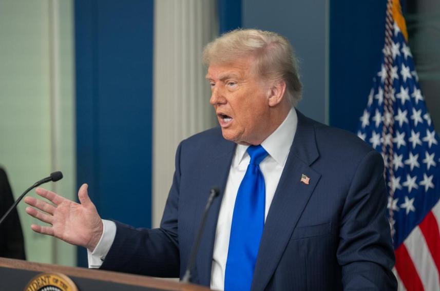 特朗普：要求内阁全面向中国官员看齐，本周内必须做到。

话一出口，外界议论纷纷，