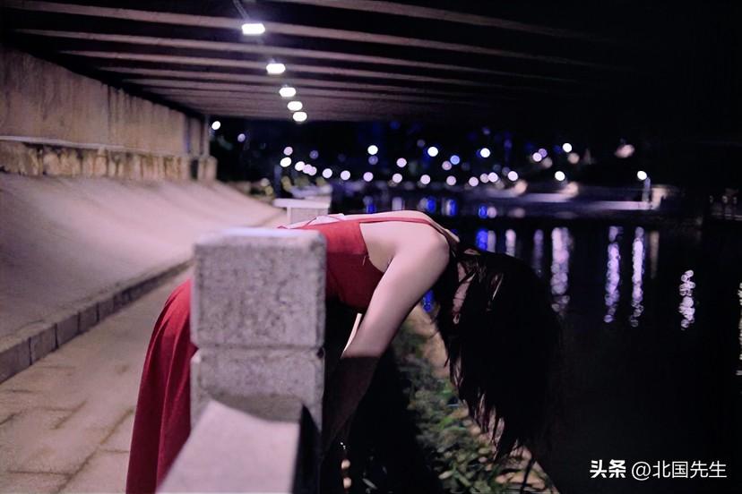 喜欢物质≠捞女！

喜欢物质的女人，也可能懂得礼尚往来，双向奔赴。

而捞女呢？