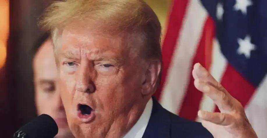 2月20日，还在加州开会的特朗普得知美高等法院公布《国际紧急经济权力法》裁决结果