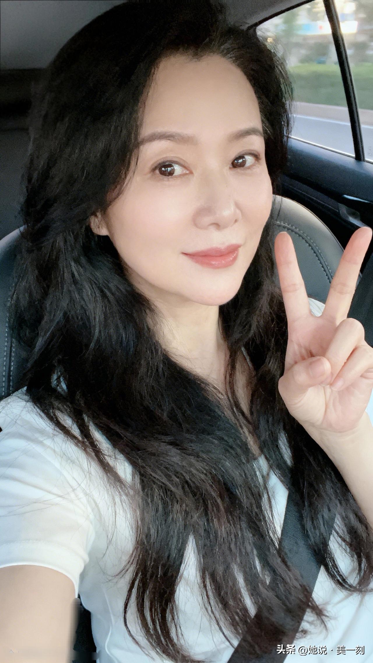 车中人笑语，窗外景如画。记录生活，分享美的瞬间 元气满满的一天，从微笑开始！😊