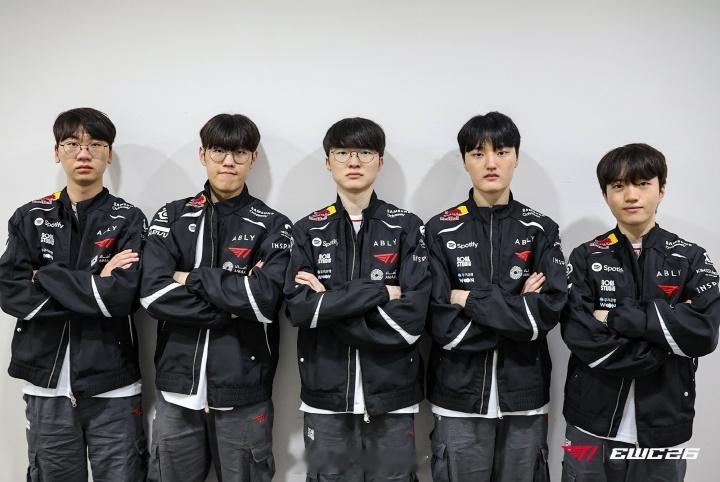 英雄联盟 T1俱乐部官博更新选手合照：“Again, EWC and Paris