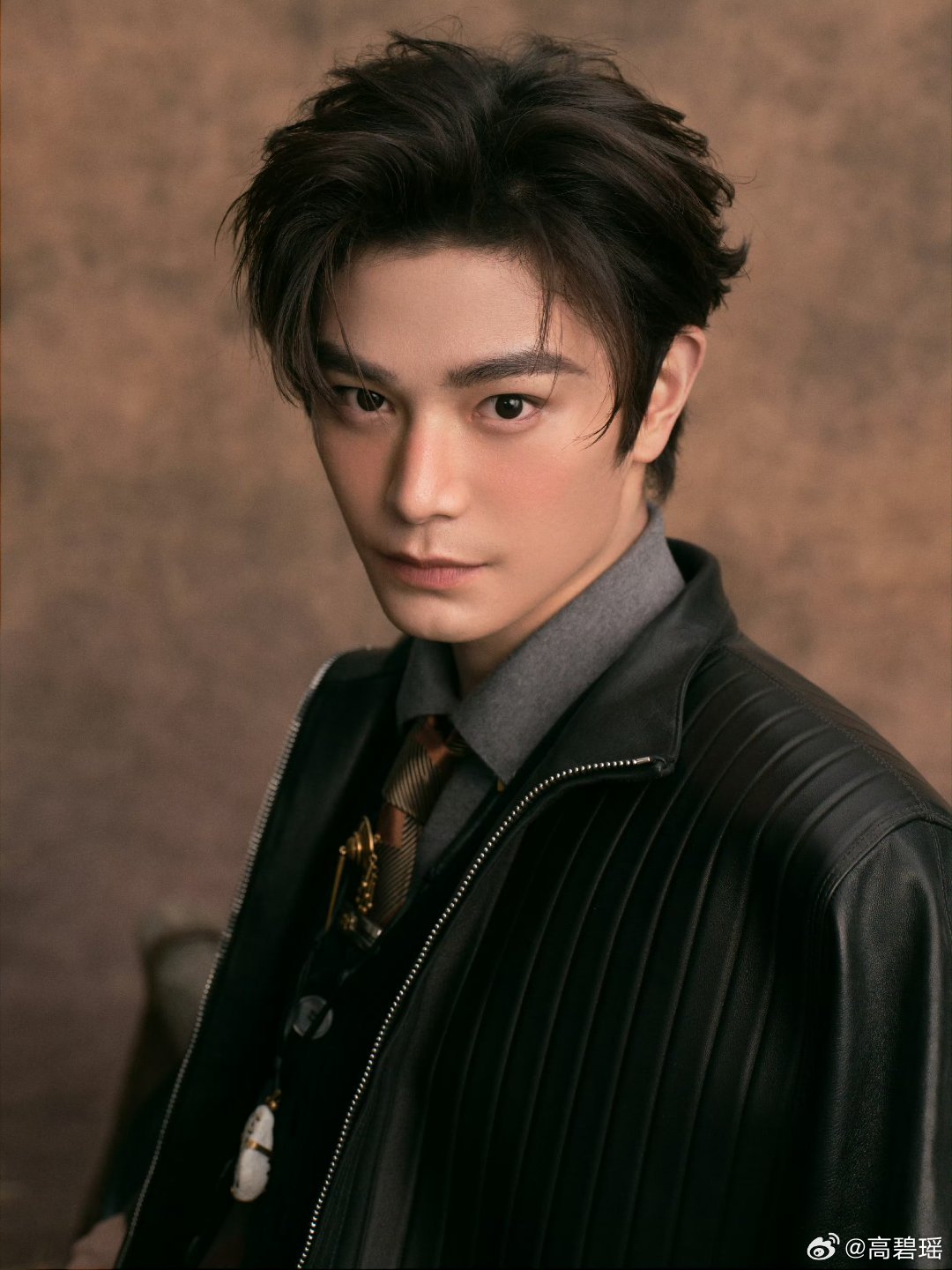 谁给丁禹兮邓为打的腮红微博之夜出图，丁禹兮和邓为同一个化妆师吗？ 