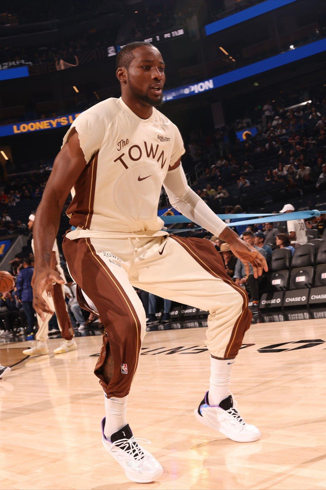 库明加上脚李宁闪击12，看来李宁的产品，已经在NBA被广泛关注‼️这已经是继德明