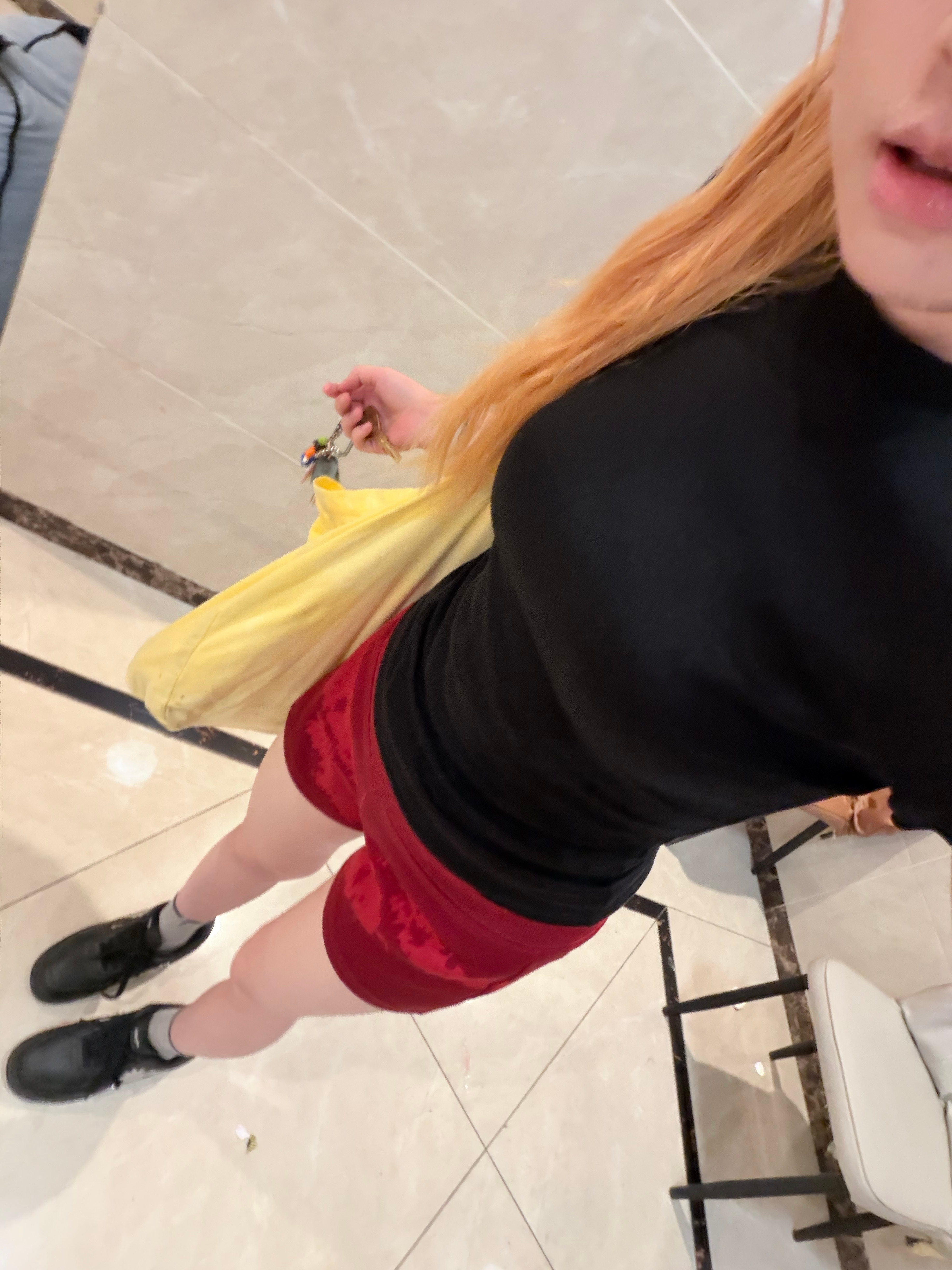 上次要放东西把车座子里的臭雨衣扔了好了吧突然下雨了急出来两小坨眼屎不过夏天淋点雨