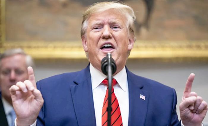 万万没想到！特朗普半年前吹得震天响的“美国造黄金手机”居然凉得这么彻底，嘴里喊着