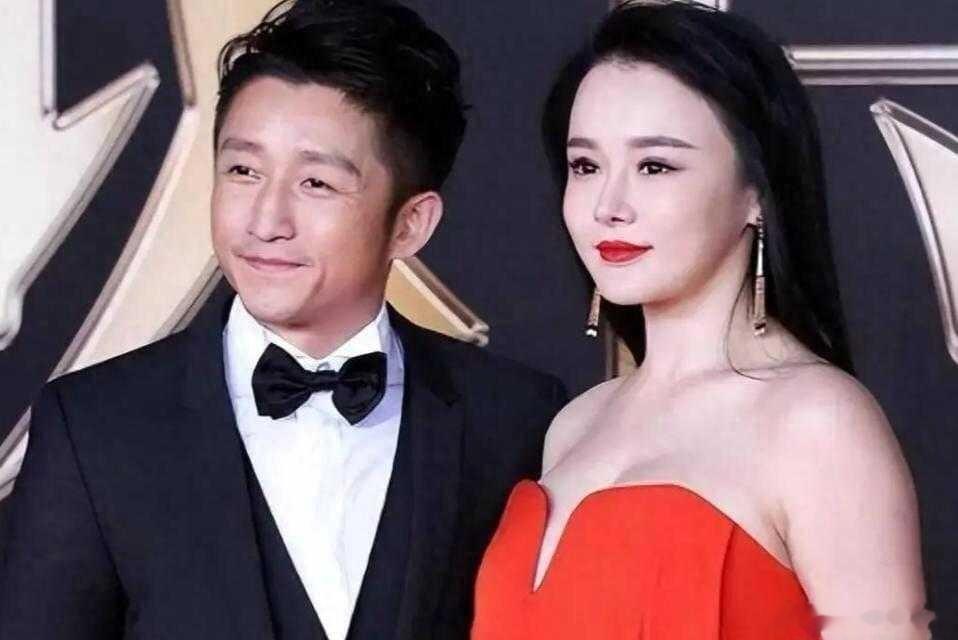情感看到成龙关于“为什么要防老婆”的回答，才知道邹市明有多“哈”：“男人拿命换来
