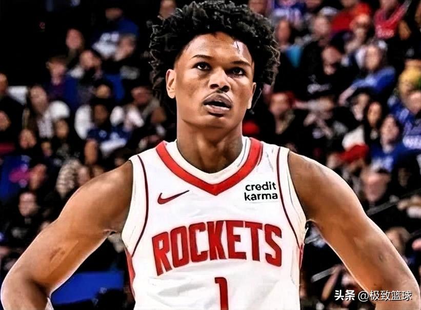 乌度卡官宣：阿门、史密斯明日双双复出对阵金州勇士！
 
明天，火箭将在主场迎战勇