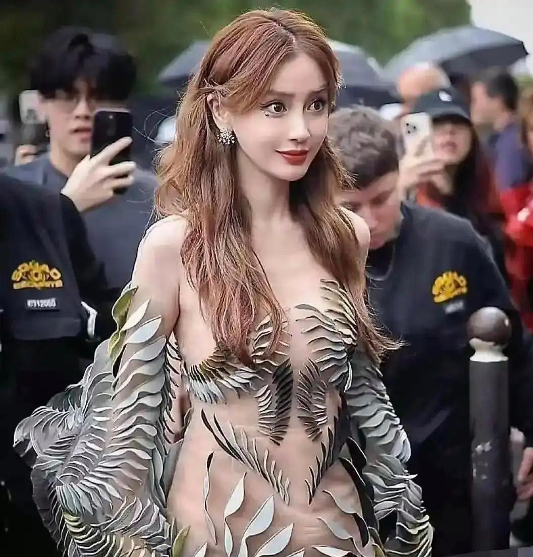杨颖这辈子估计难进婚姻殿堂喽。可不是还惦记着黄晓明，也不是儿子小海绵不乐意，关键