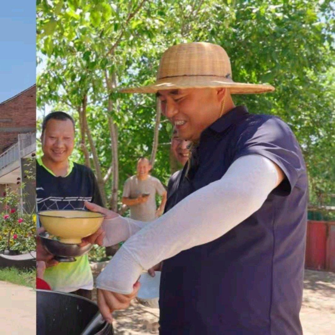 村支书免费给老人送饭却被迫涨价关爱老人 西安·华严寺