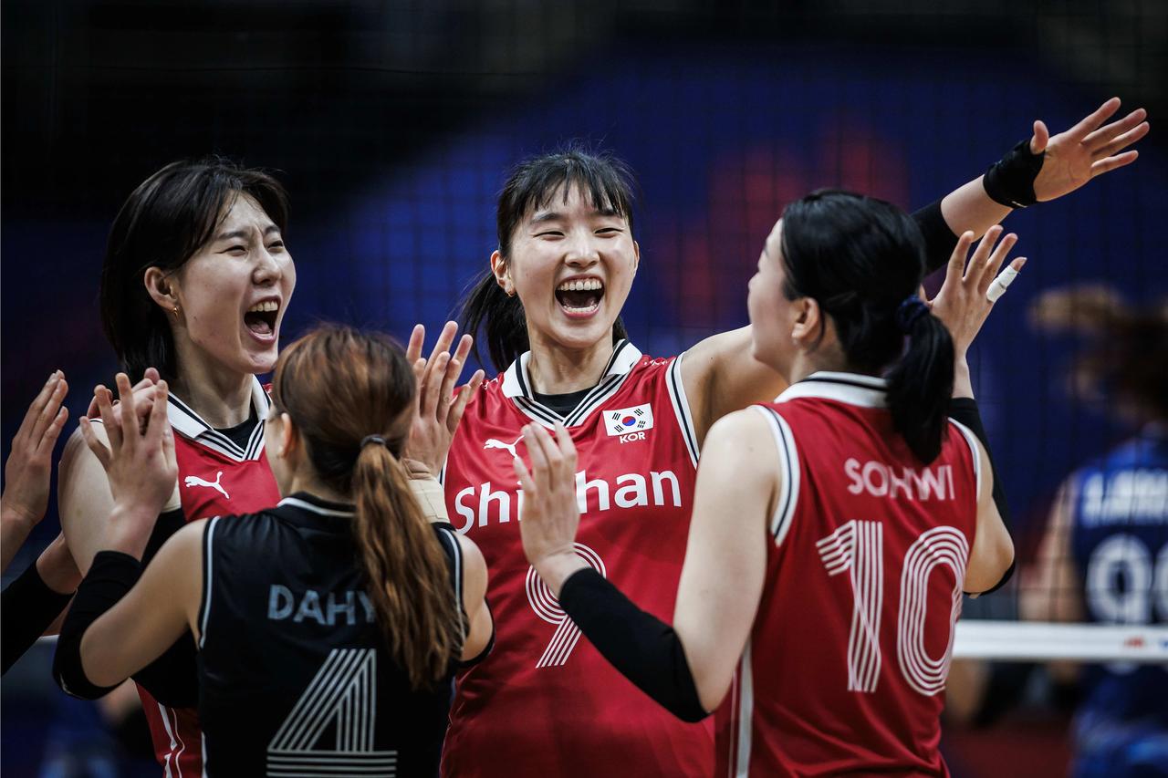 韩国女排终结30连败！

2024世界女排联赛，第一周比赛最后一轮，韩3-1击败