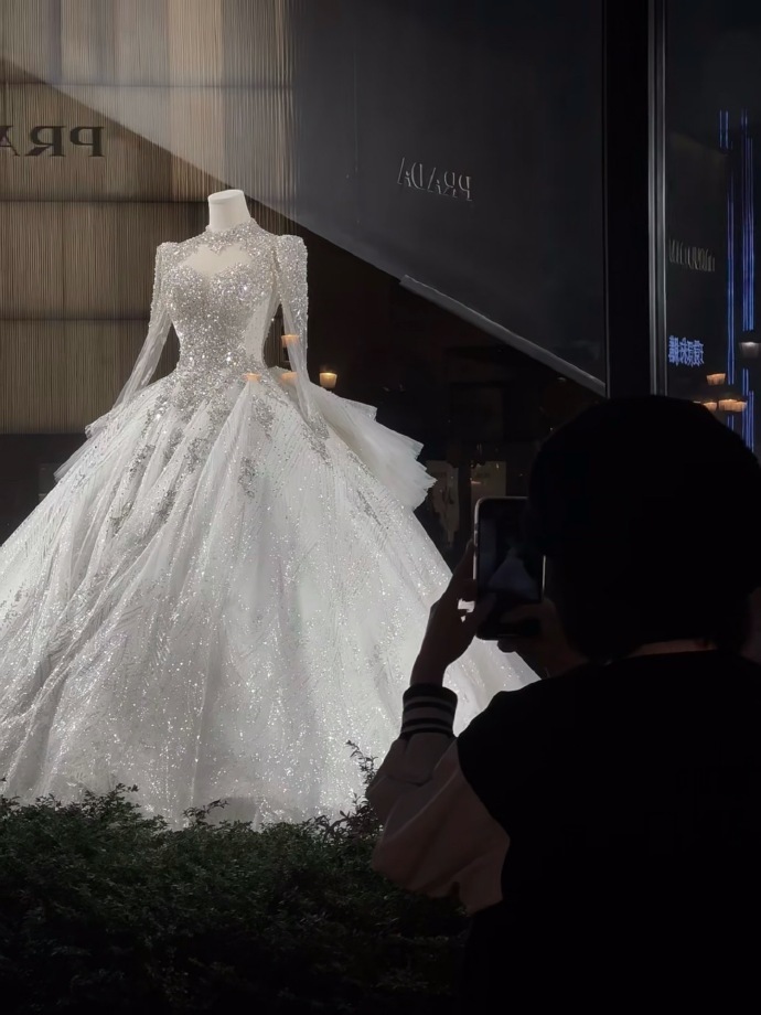 嫁你那年 没有心眼 没有算计 更没有对你权衡利弊 也不图你以外的任何东西 满腔热