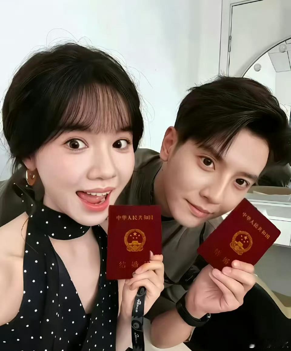 比五搭六搭先来的是be吗何聪睿和刘念疑似分手，短剧圈盼了又盼的五搭六搭，终究没等