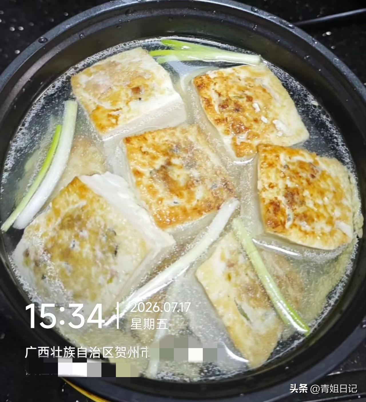 自制水豆腐酿：
一块水豆腐（2元）+夹心肉（3元）+2片干香菇+少许葱头、盐、油