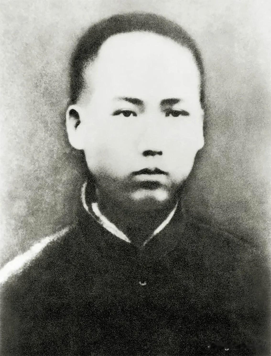 青年毛主席的眼睛里满含着睿智之光