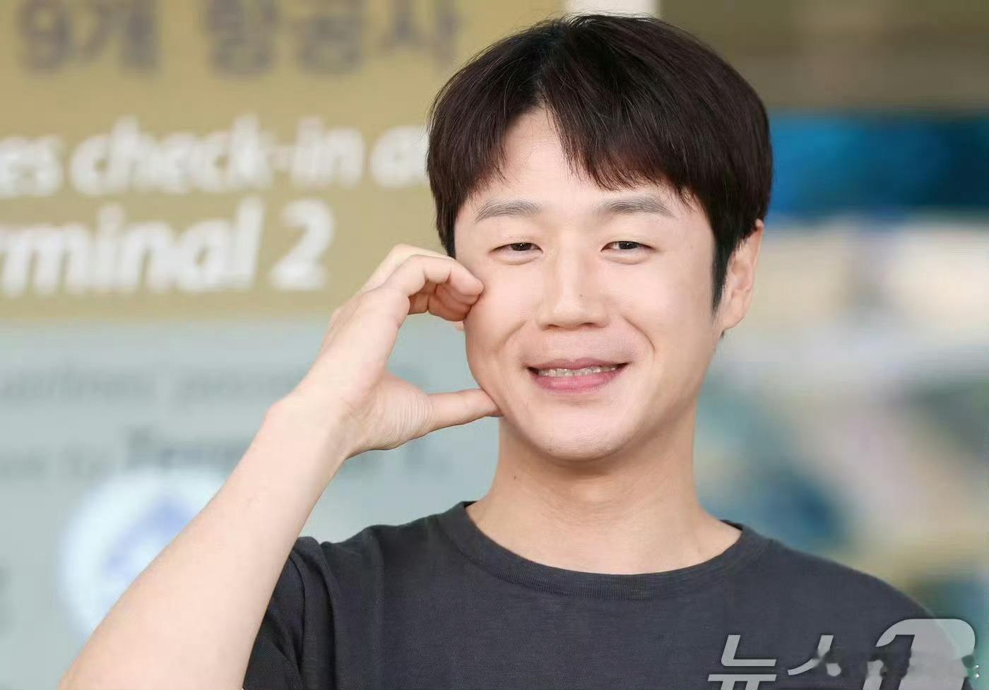 韩国现在最火的男演员凭啥啊我请问呢 ​​​
