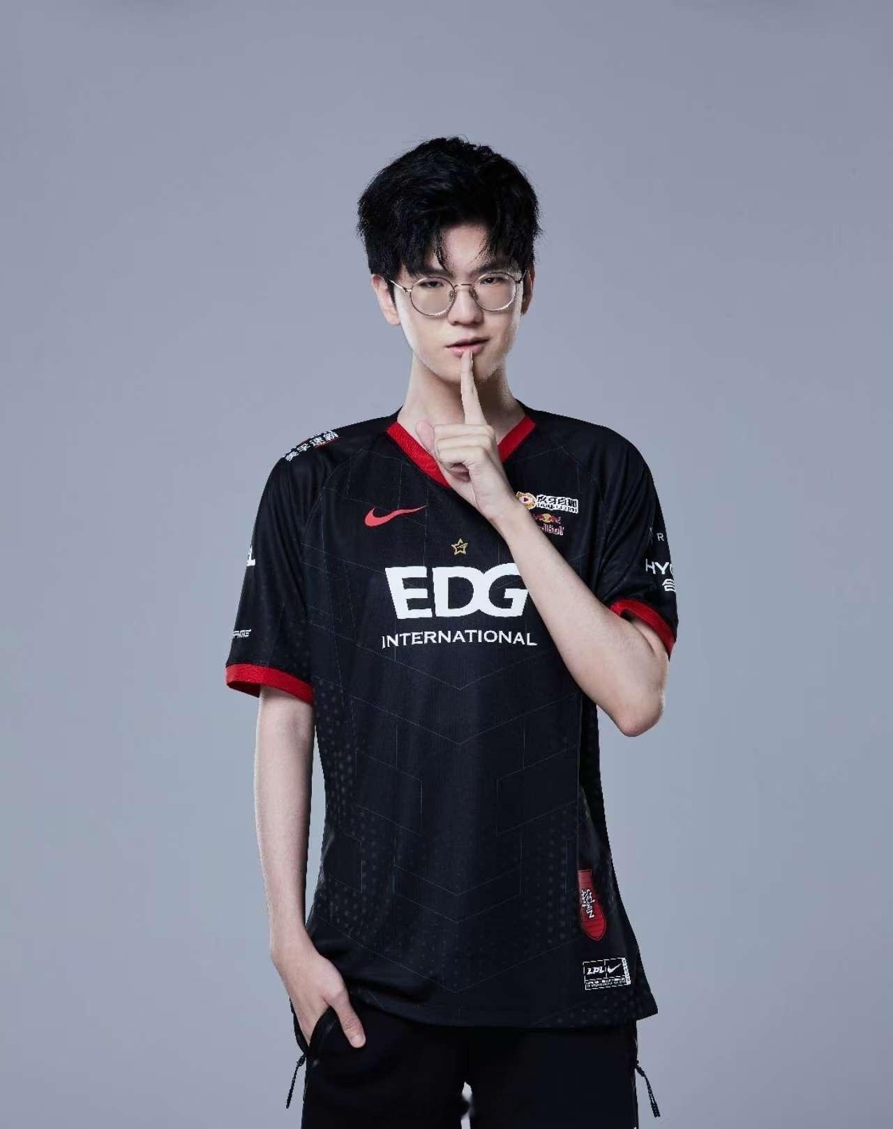 jiejie EDGjiejie离开WBG的核心导火索是WBG对其强行降薪，最终