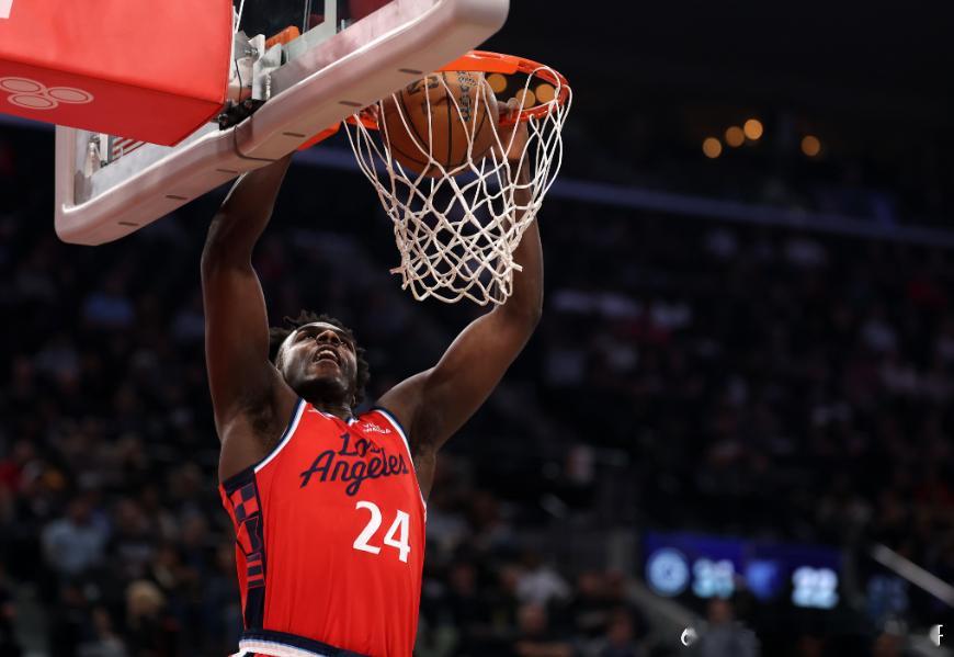 今天，快船队记Law Murray报道了快船球员科比·布朗的情况。据悉，科比·布