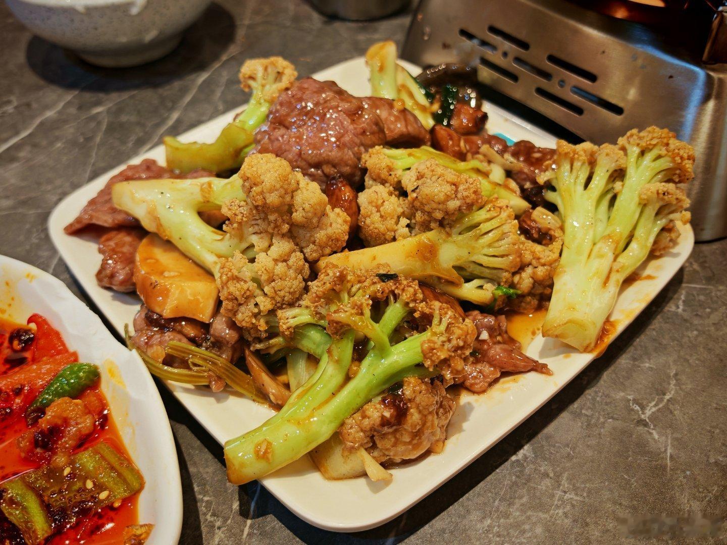 这个午飯好丰富嗚！昨天出了调令，我其中一个队友要走了那个在我心中最好的队友唯有寄